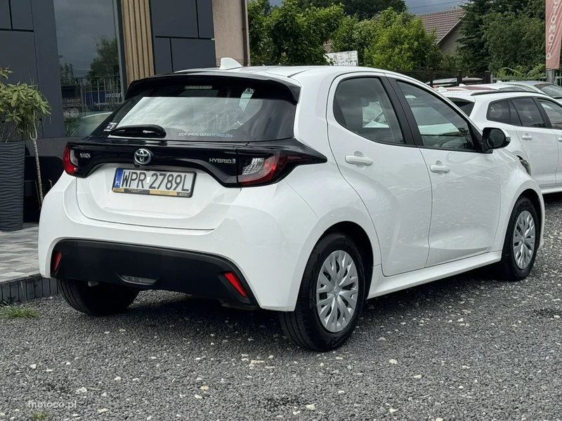 Toyota Yaris XP210 8