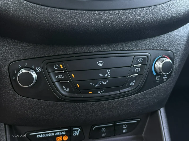 Ford Tourneo Courier 22