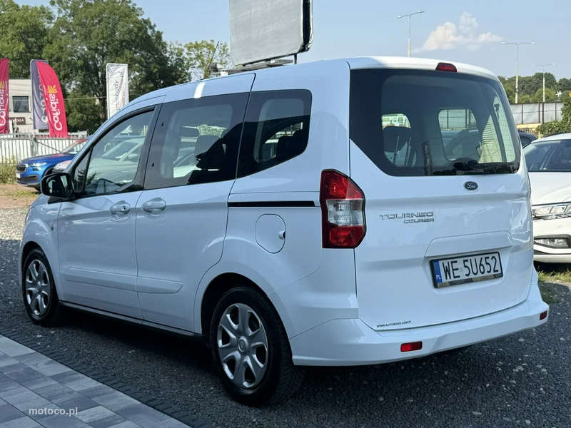 Ford Tourneo Courier 6