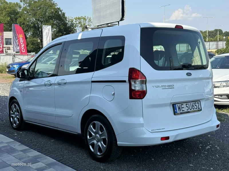 Ford Tourneo Courier 5