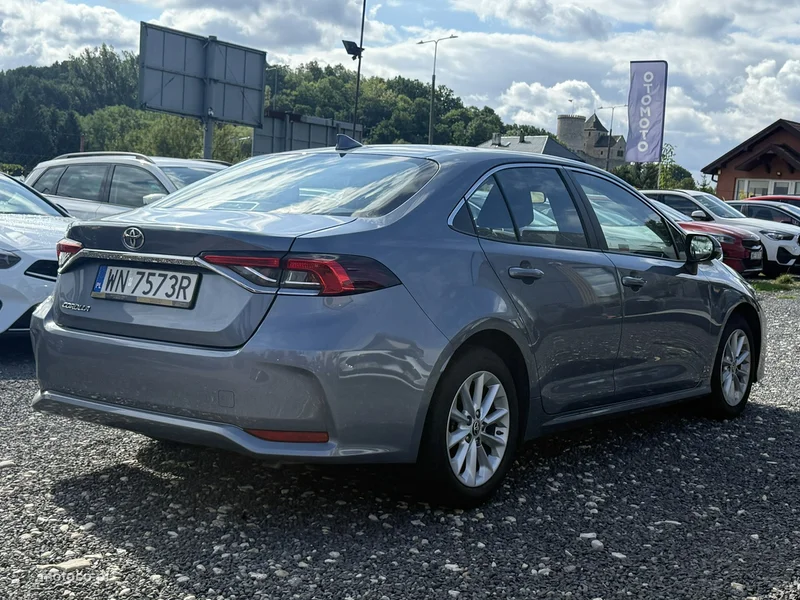 Toyota Corolla E210 3