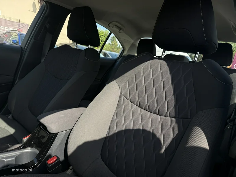Toyota Corolla E210 5