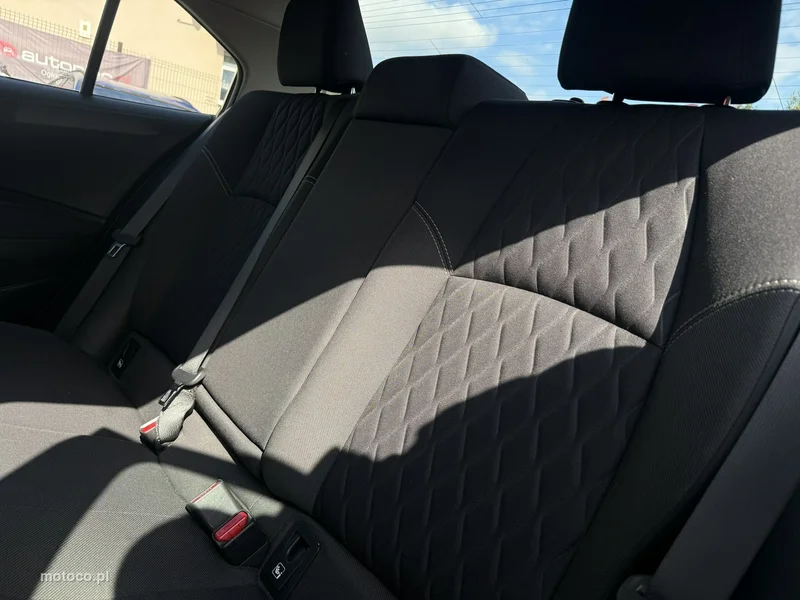 Toyota Corolla E210 6