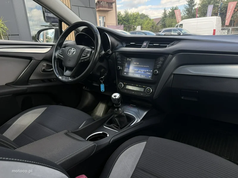 Toyota Avensis T27 12