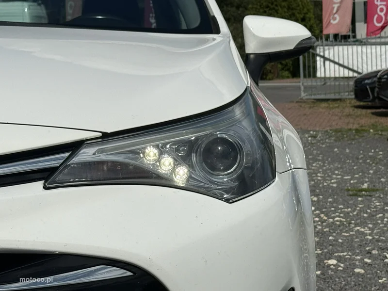 Toyota Avensis T27 4