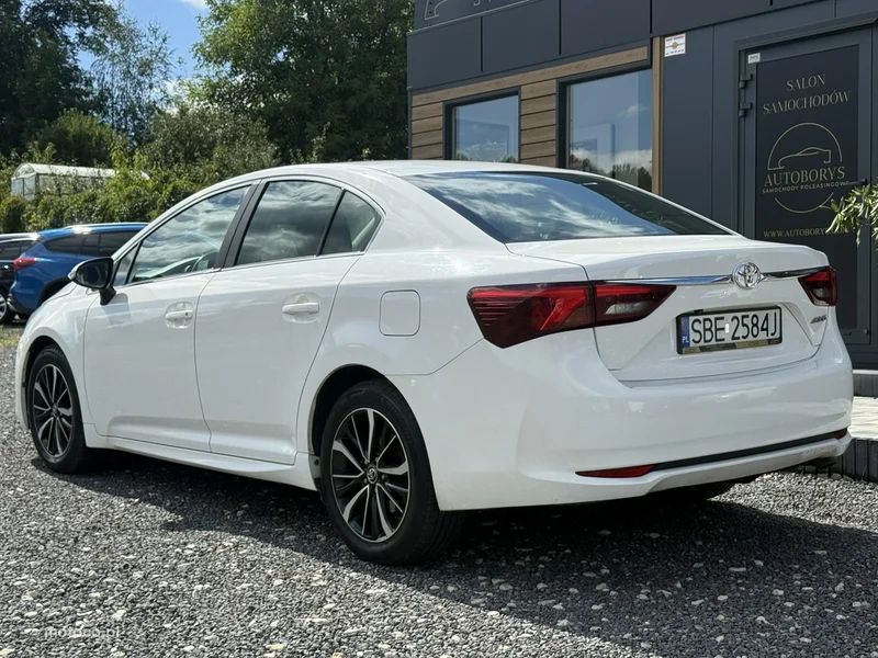 Toyota Avensis T27 6