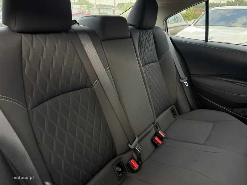 Toyota Corolla E210 32