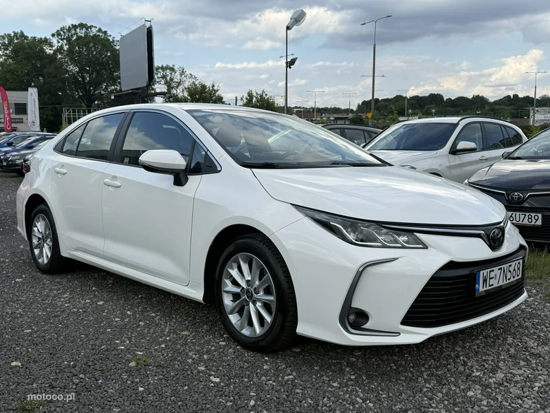 Toyota Corolla E210 5