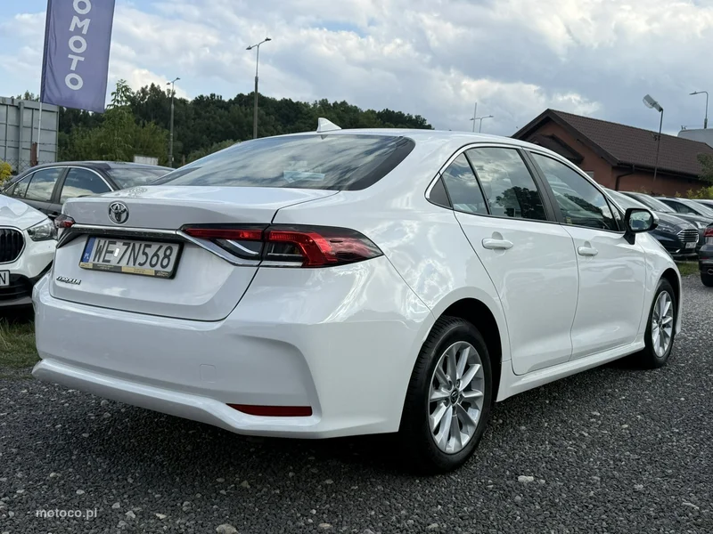 Toyota Corolla E210 6