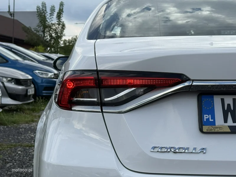 Toyota Corolla E210 7