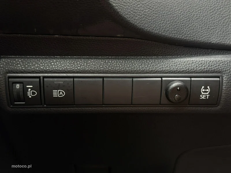 Toyota Corolla E210 32