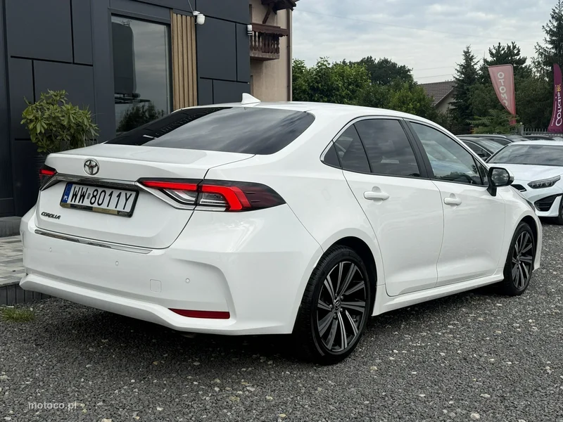 Toyota Corolla E210 10