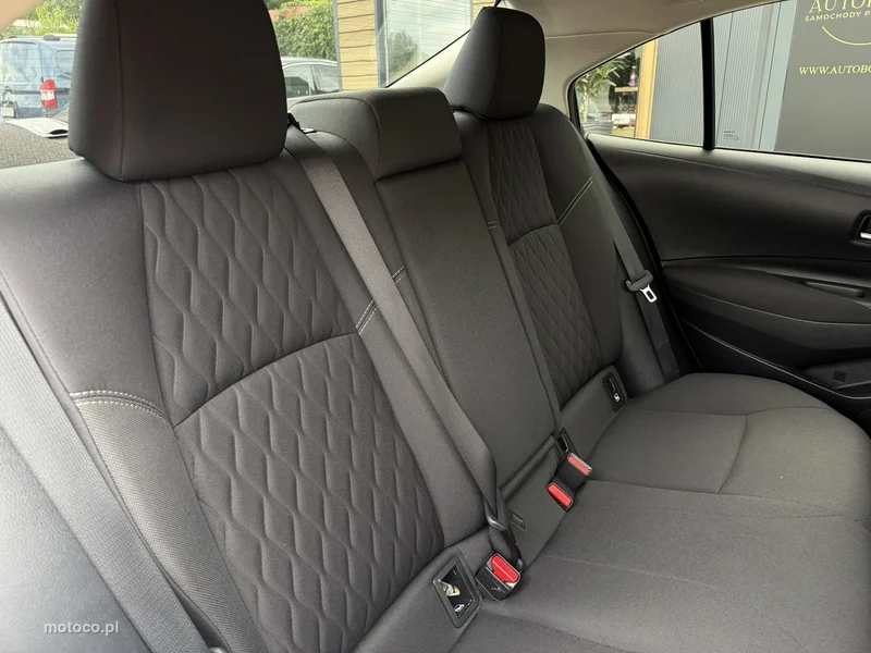 Toyota Corolla E210 32
