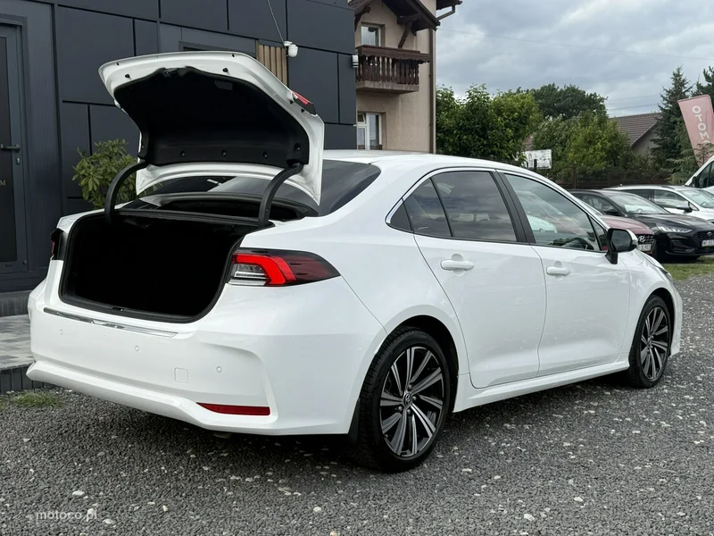 Toyota Corolla E210 33