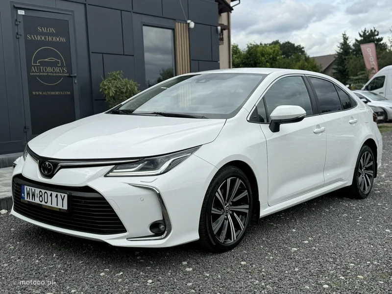 Toyota Corolla E210 5