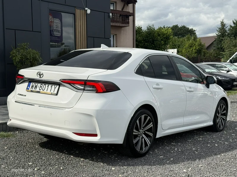 Toyota Corolla E210 9