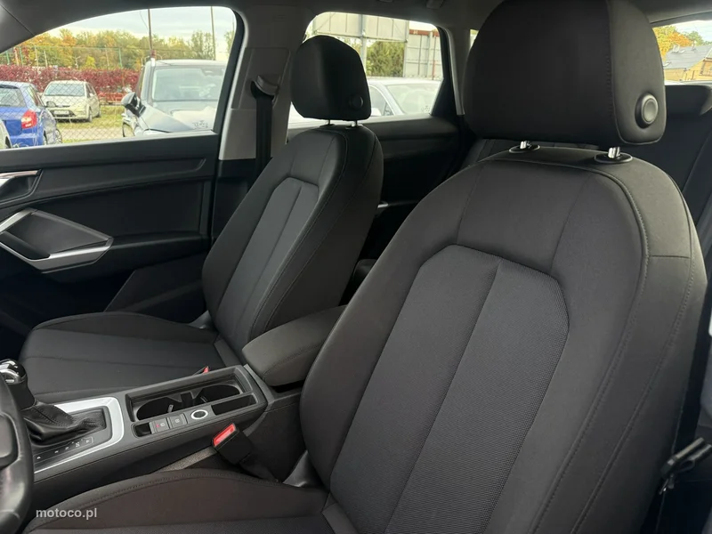 Audi Q3 F3 8