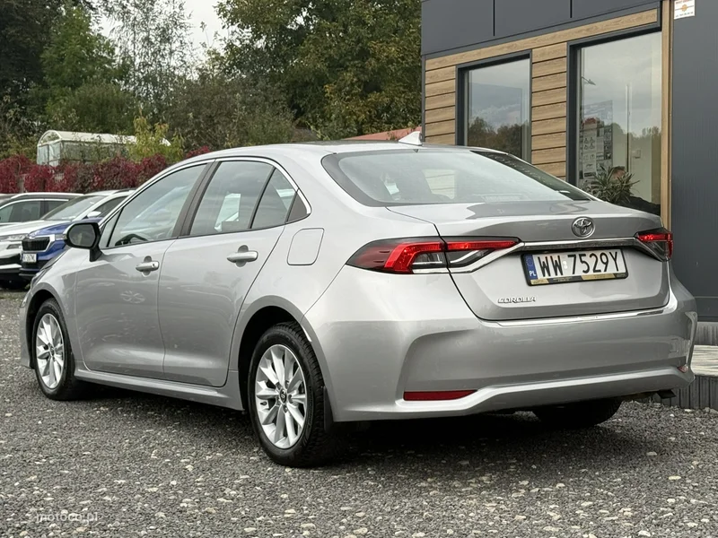 Toyota Corolla E210 6