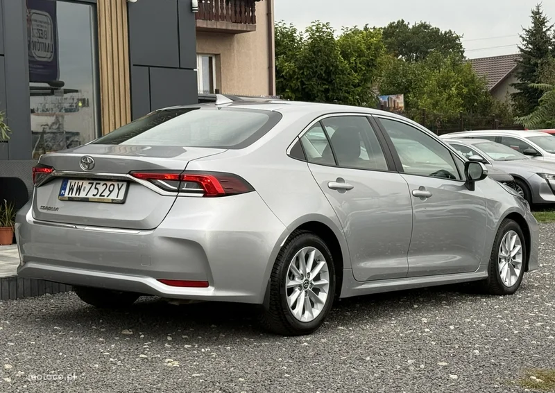 Toyota Corolla E210 9