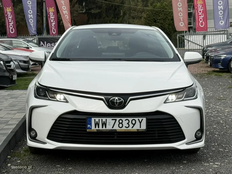 Toyota Corolla E210 3