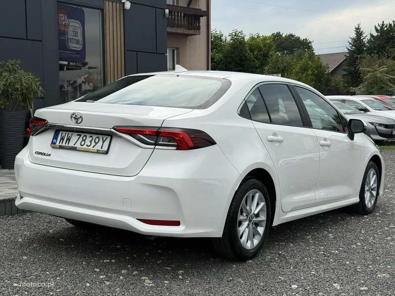 Toyota Corolla E210 9