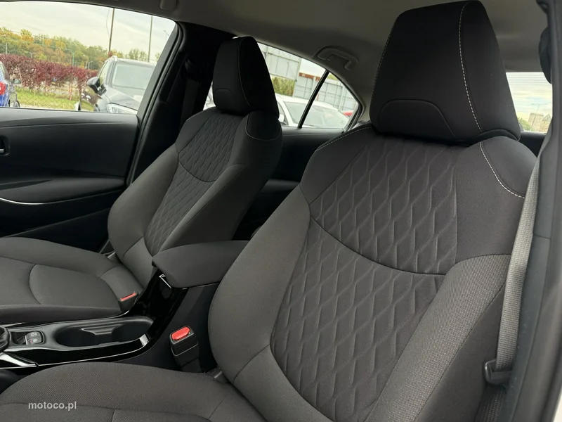 Toyota Corolla E210 10