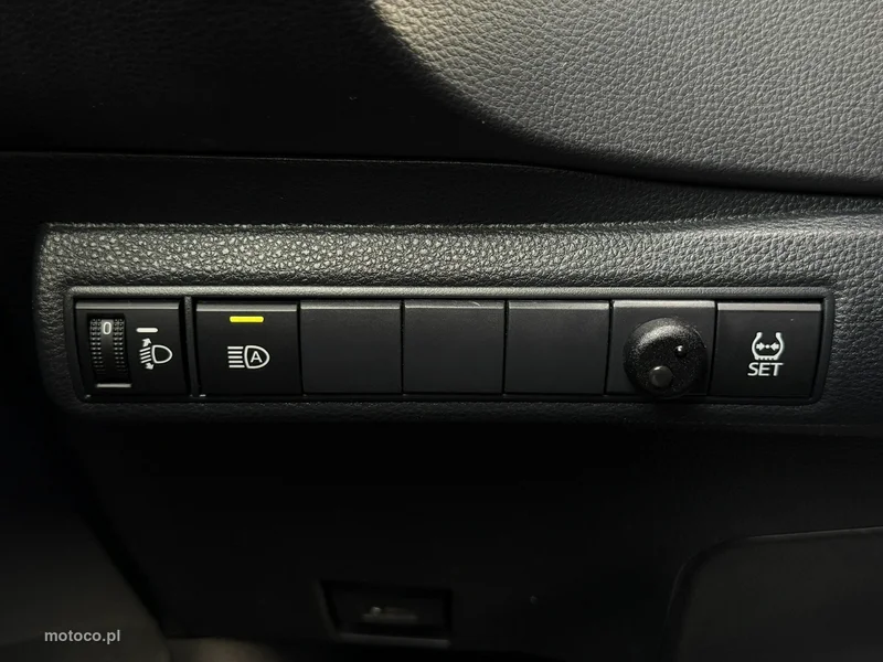 Toyota Corolla E210 30