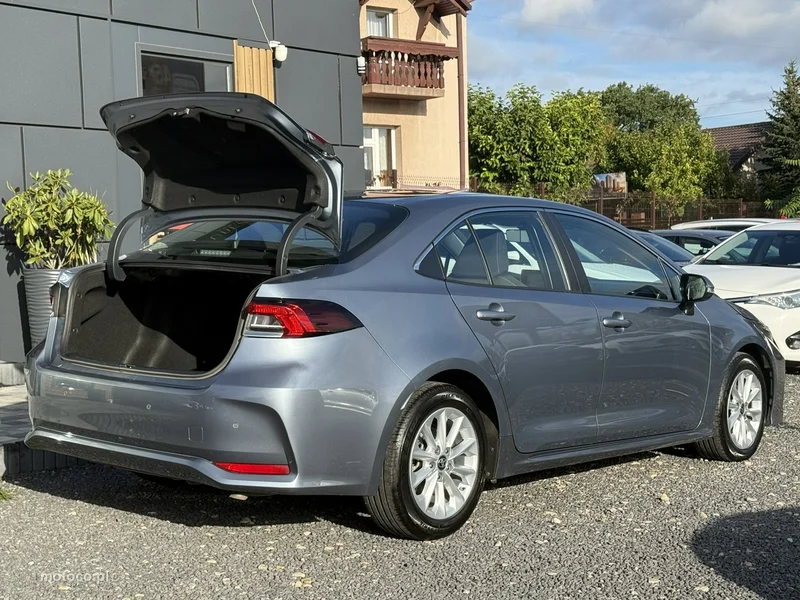 Toyota Corolla E210 33