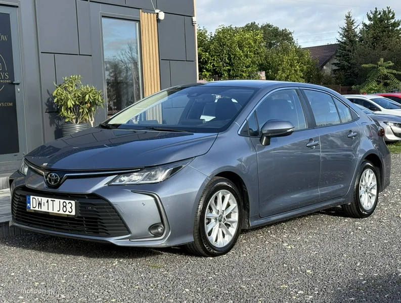 Toyota Corolla E210 5