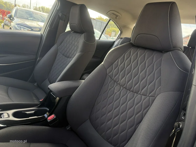 Toyota Corolla E210 10