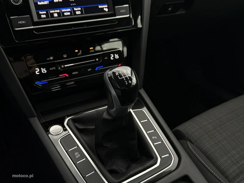 Volkswagen Passat Variant B8 12