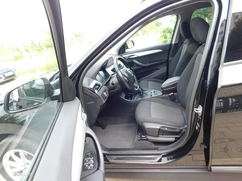 BMW X1 F48 11
