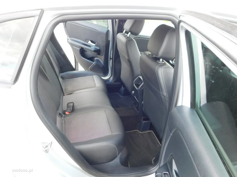 Mercedes-Benz GLA H247 200 11