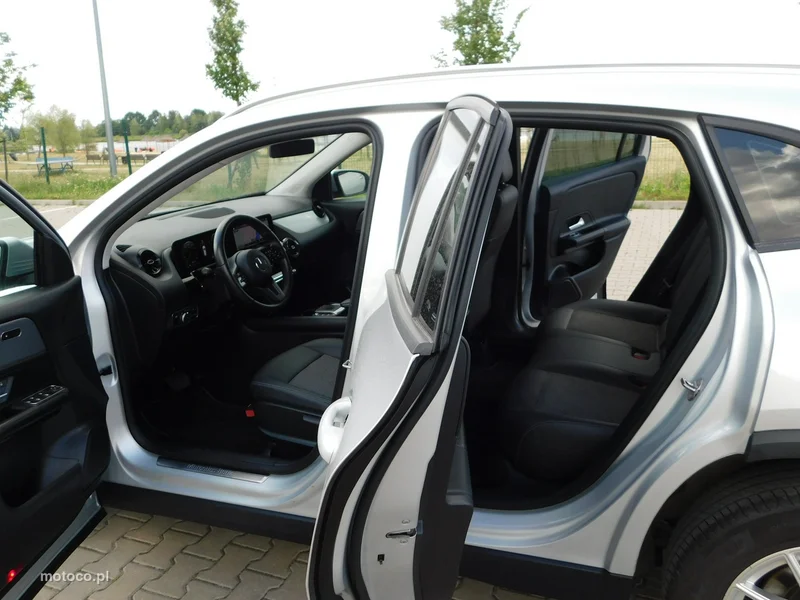 Mercedes-Benz GLA H247 200 13