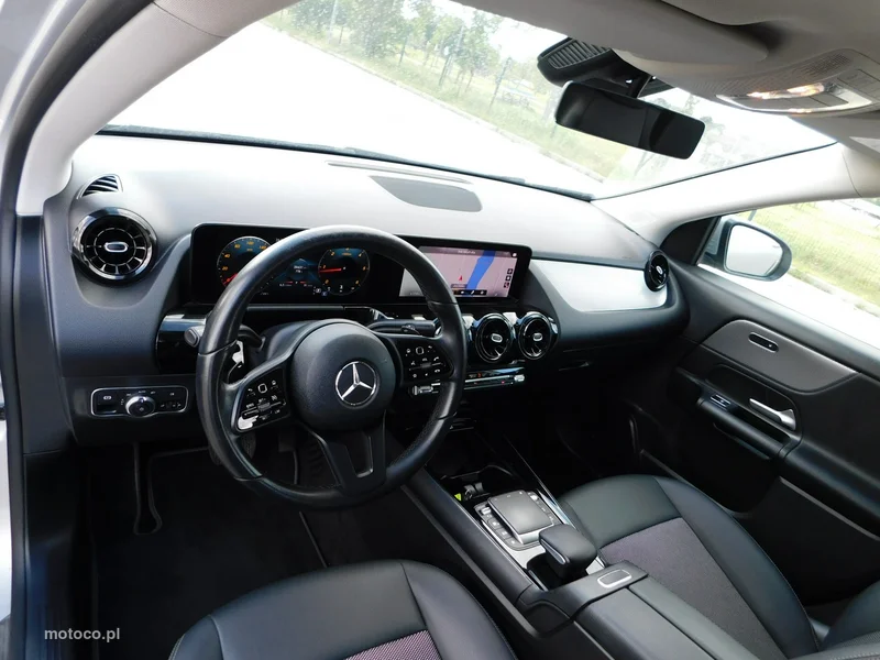 Mercedes-Benz GLA H247 200 15