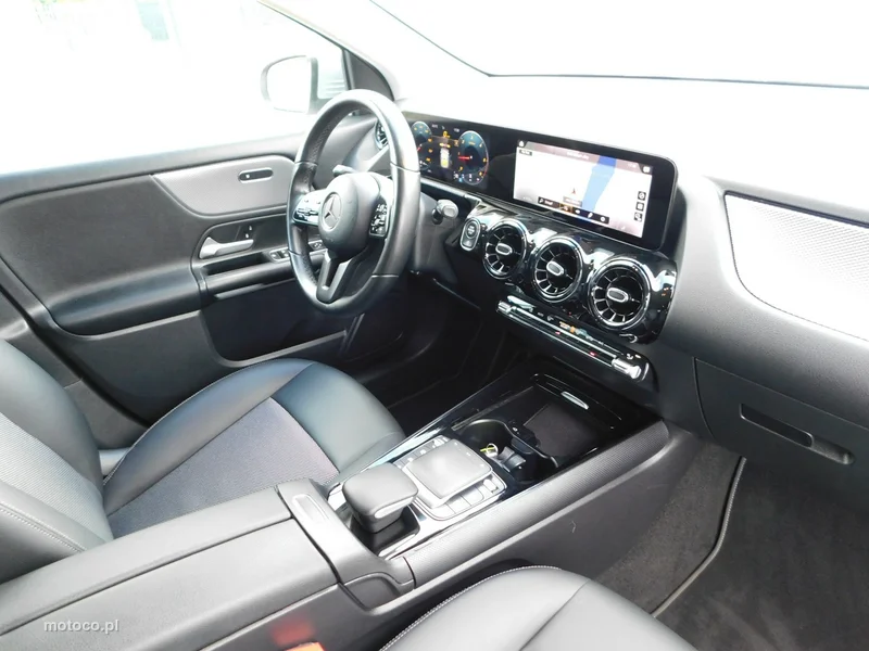 Mercedes-Benz GLA H247 200 21