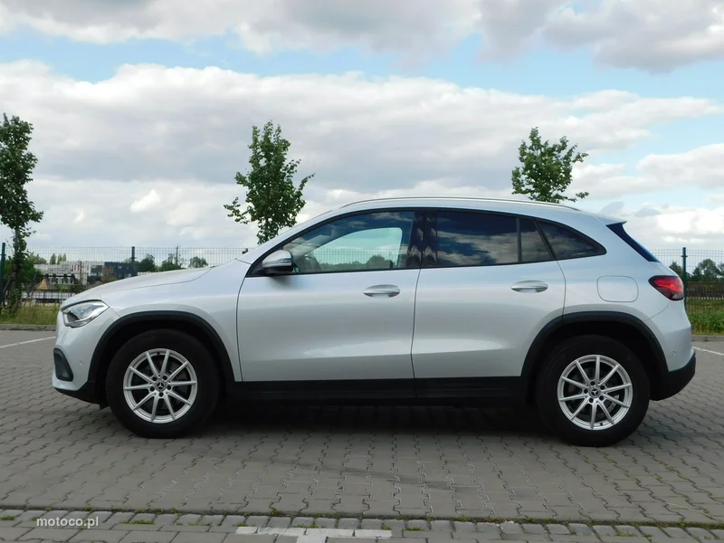 Mercedes-Benz GLA H247 200 26