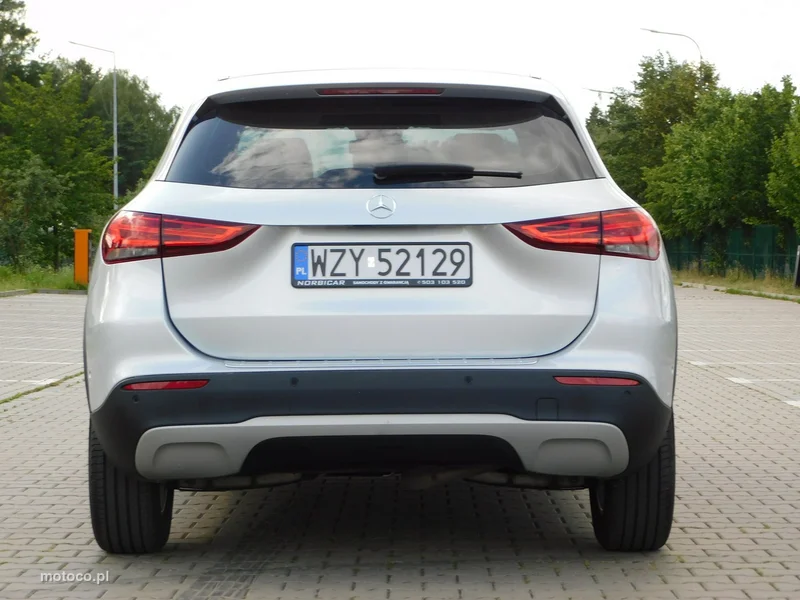 Mercedes-Benz GLA H247 200 28