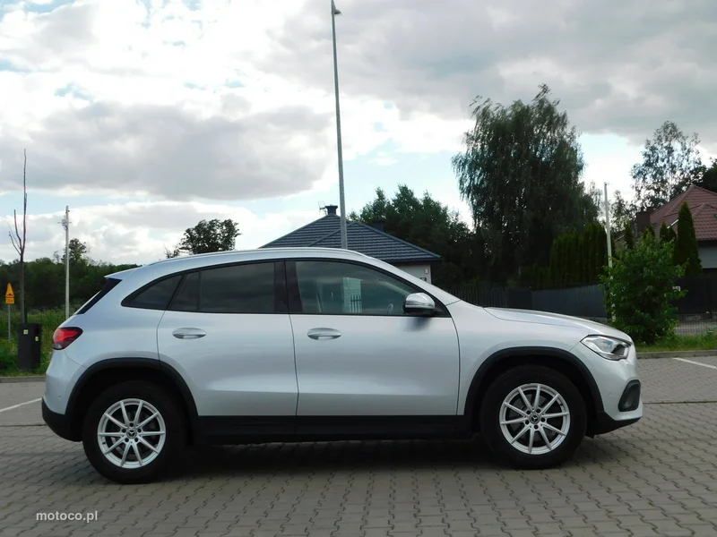 Mercedes-Benz GLA H247 200 4