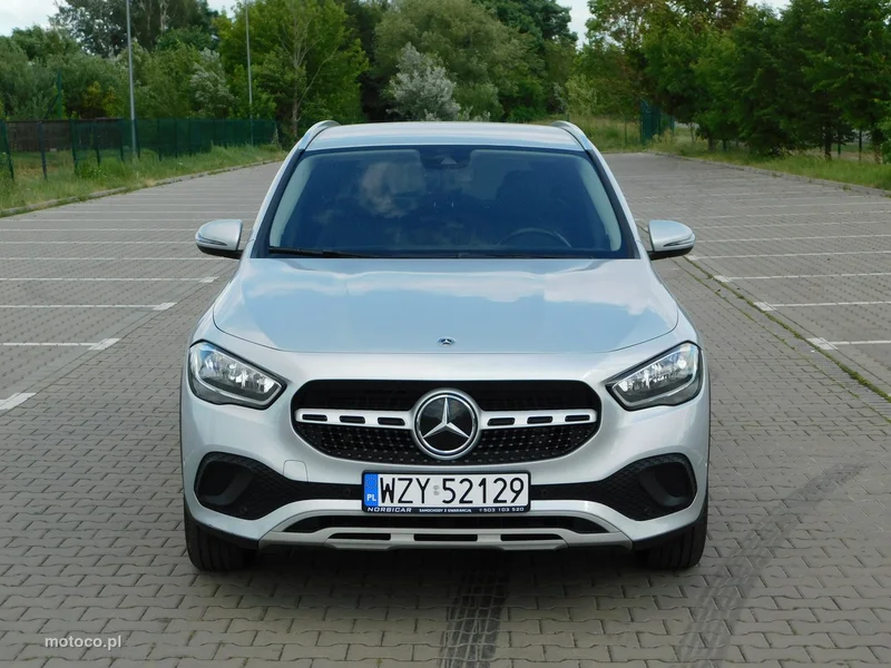 Mercedes-Benz GLA H247 200 33