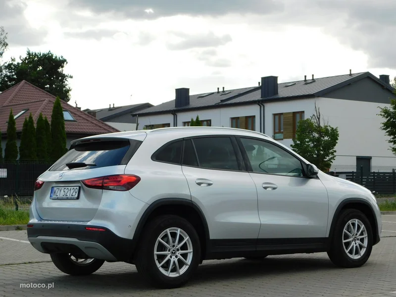 Mercedes-Benz GLA H247 200 5