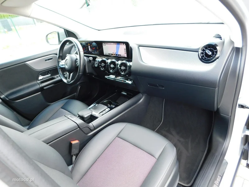 Mercedes-Benz GLA H247 200 8