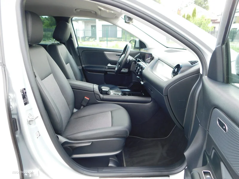 Mercedes-Benz GLA H247 200 9