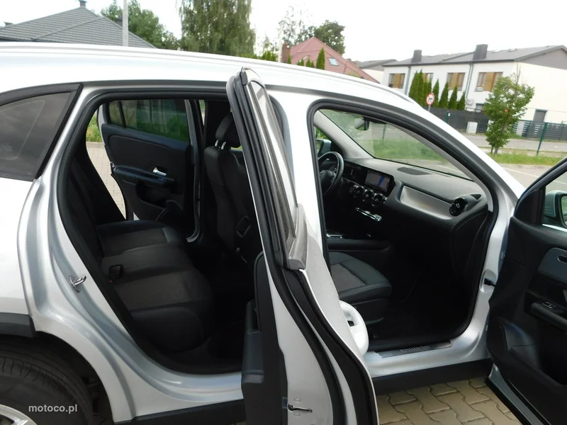 Mercedes-Benz GLA H247 200 10