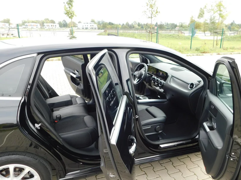 Mercedes-Benz Klasa B W247 B 220 9