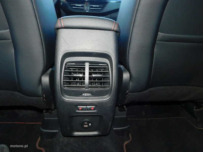 Ford Kuga III 11