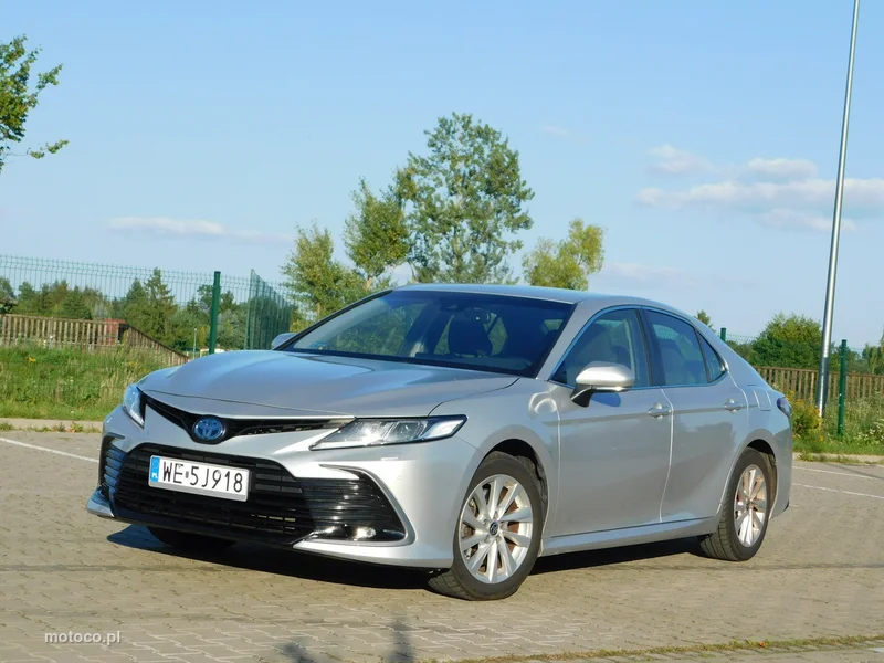 Toyota Camry XV70 12