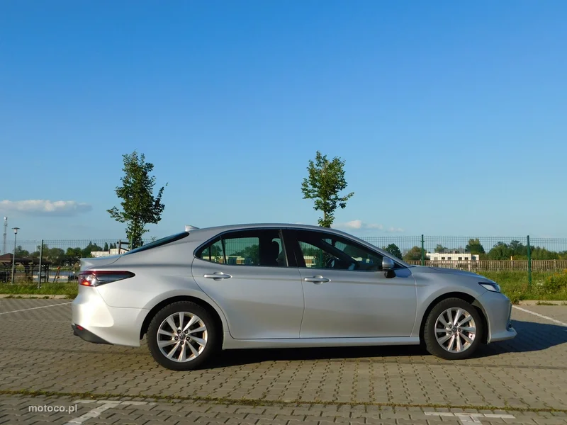 Toyota Camry XV70 16