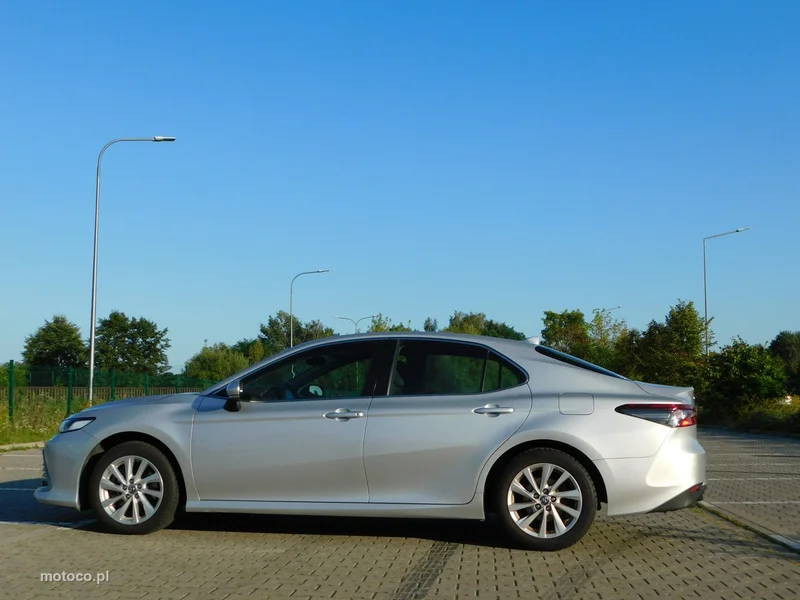 Toyota Camry XV70 20