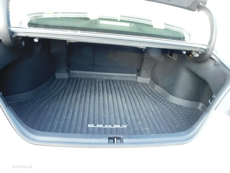 Toyota Camry XV70 23
